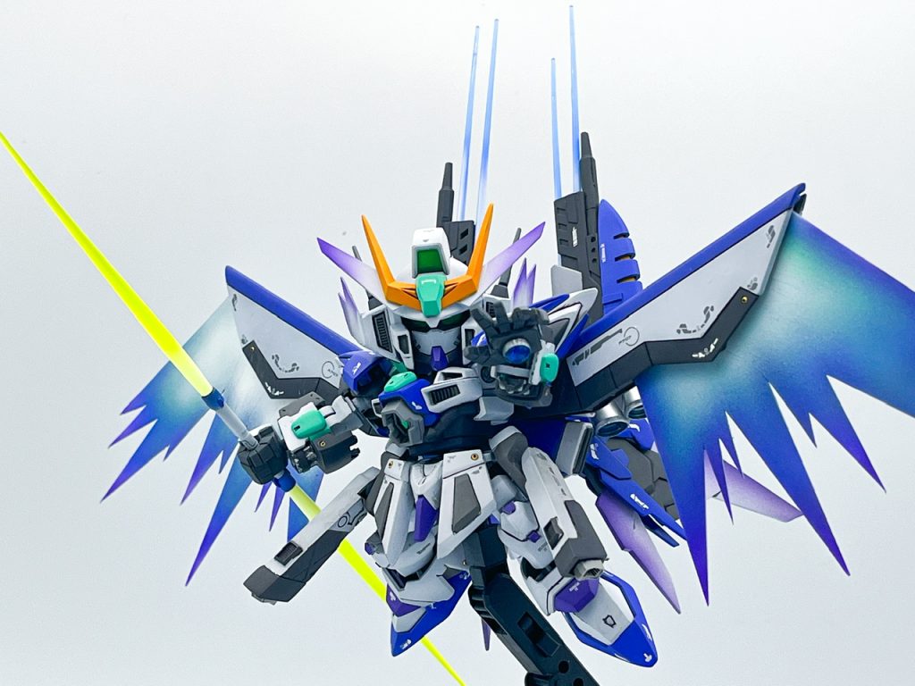 ▲武装について。元から双刀ビームサーベル、腹ビーム砲、ガトリングガンと、男の子の好きな武装てんこ盛り。そこにゲームのボスキャラらしく、色々な作品の強武器を寄せ集めました。以下紹介。