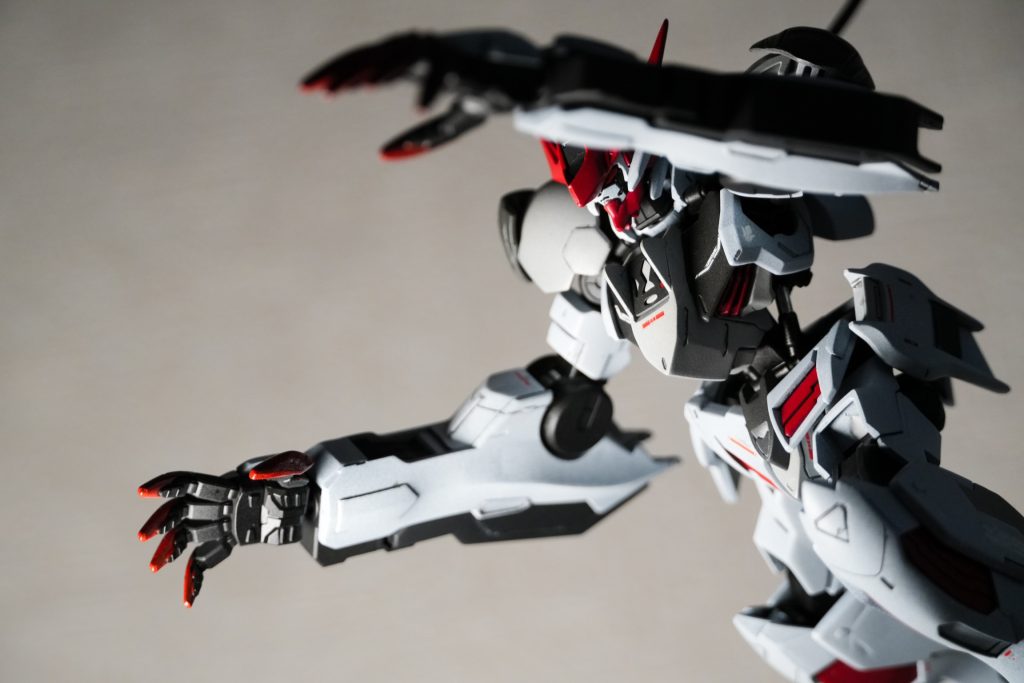 屈強で長身の腕に存在感ダダ漏れの手長くてぶっとい脚に巨大な足とても好みのフォルムでこれは作りたいキットだと思っていたものがやっと完成!!