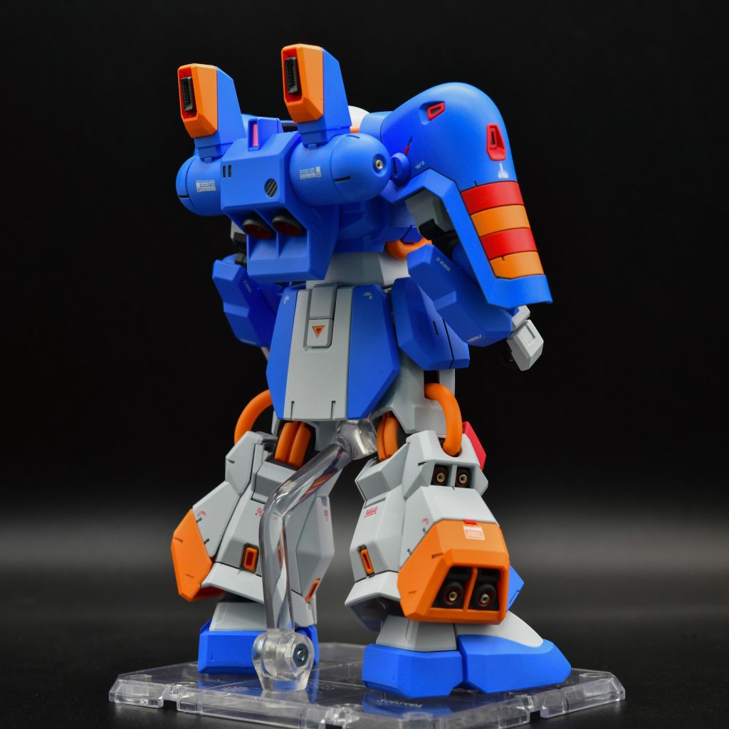 HGは作るのは楽ですが、塗り分けが大変ですね。細かな部分は筆塗りで対応。