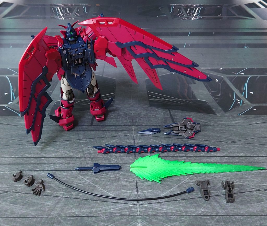 付属品一式。■塗装レシピビームサーベル刃エフェクト:根本側にMSホワイト→先端側にメタリックグリーン→全体に蛍光グリーンセンサー類:キット付属シール、市販のシール素材を併用墨入れ・部分塗装:ガンダムマーカー各種