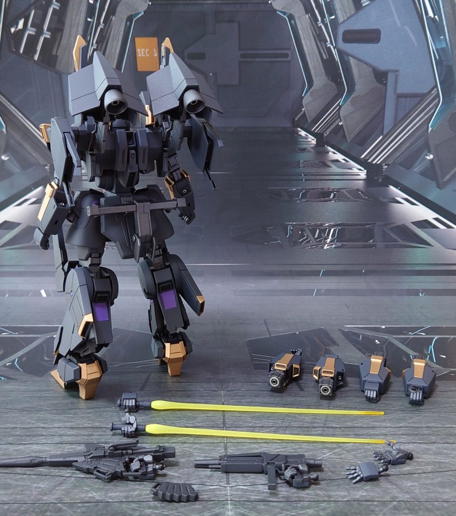 付属品一式。手首にはHGデルタプラスの握り手を加工したものに加え、余剰パーツのビームライフル用に、元が何かは分からないけれどサイズの合う右銃持ち手を追加。不足する手甲はHGUCユニコーンガンダムから用意、ディティールが合わないので差し替え腕の手首にそれを使い、元の手甲を追加した手首に使いました。他、ビームサーベル刃も用意して、使えるようにしました。■塗装工程黒:黒サフ→ファントムグレー→つや消し胸部グレー:黒サフ→ニュートラルグレー→つや消し金:黒サフ→ゴールド→つや消し銀:黒サフ→シルバーリーフ→つや消し赤:黒サフ→シルバーリーフ→メタリックレッド→つや消し紫:黒サフ→パープル→つや消し関節等グレー:黒サフ→ブライトガンメタル→つや消しツインアイ:黒サフ→キット付属のシール→光沢頭部カメラ:黒サフ→シルバーリーフ→クリアブルー→光沢武器類グレー:黒サフ→MSグレー連邦系→つや消しビームマグナム、ビームライフルセンサー:市販のシール素材を使用ビームサーベル刃:根本側にベースホワイト→先端側にクリアイエロー→全体に蛍光イエローその他部分塗装、墨入れ:キット付属シール、ガンダムマーカー各種(つや消し前に実施)