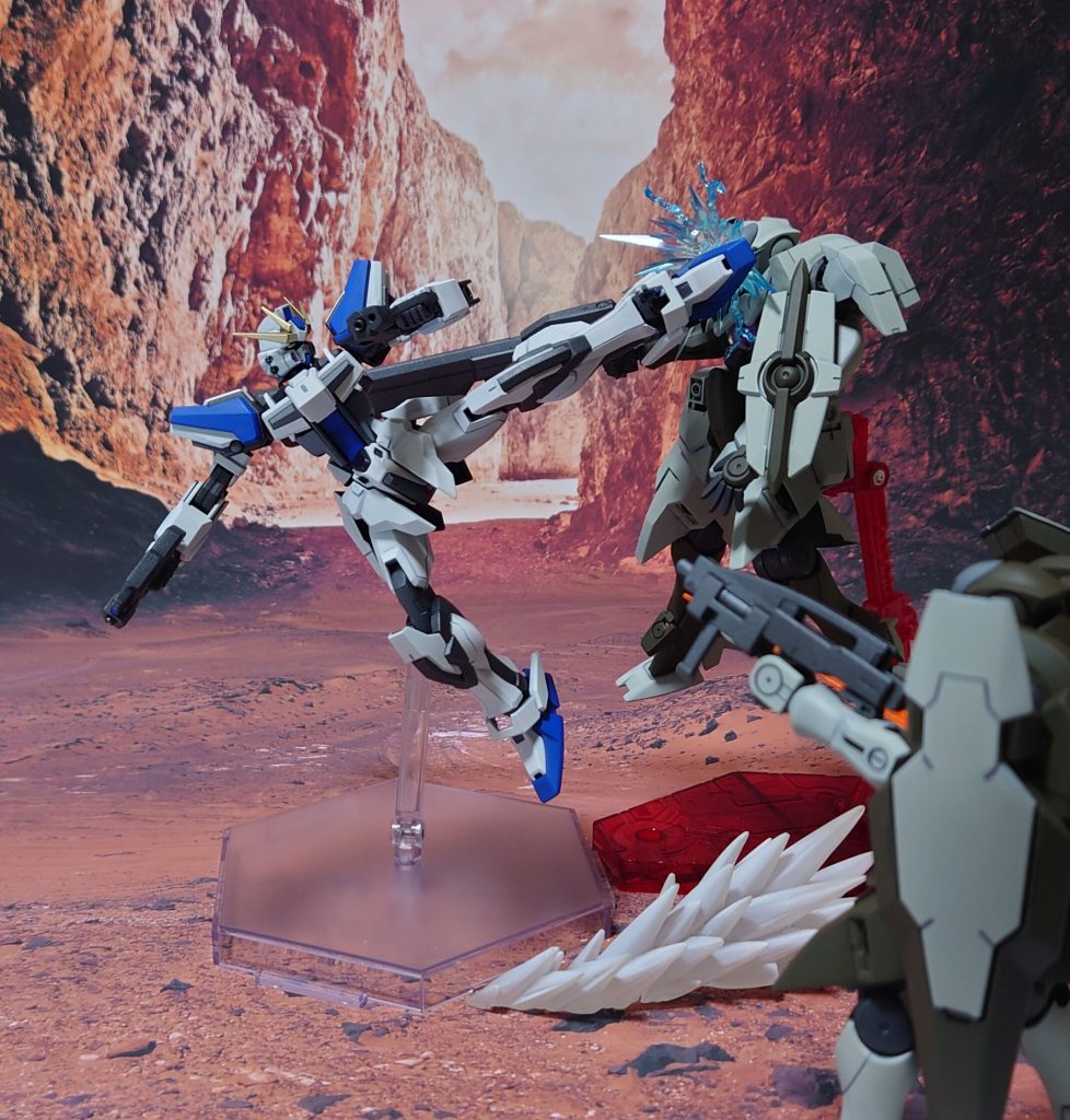 ガンプラバトルその①、EGの軽さと可動域を見せつける。