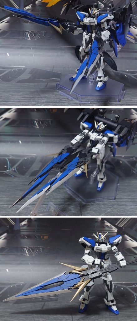 手持ち武器・マグナソード。ツインライフルモード、バスターライフルモード、バスターソードモード。マグナストライカーのスタビライザーを取り外して、手持ち武器のロングライフル2丁、合体してツインバスターライフル的な使い方と、両手剣モードにもチェンジ。ちょっと大き過ぎるので、脳内イメージ止まりな部分もあるけれど気にしない。