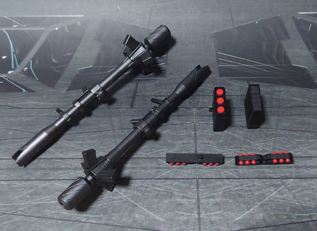 実弾装備セット一式。■塗装レシピ・バズーカグレー:黒サフ→ガンメタル→つや消しセンサー∶市販のシール素材を使用・ミサイルパック、グレネード黒:黒サフ赤:グレーサフ→MSレッド→つや消し