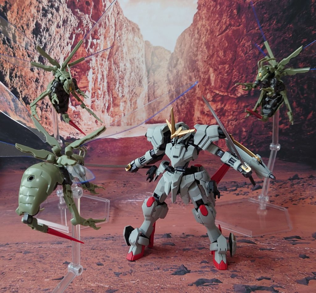 “プルーマ”に見立てた他社プラモデルとの戦闘。