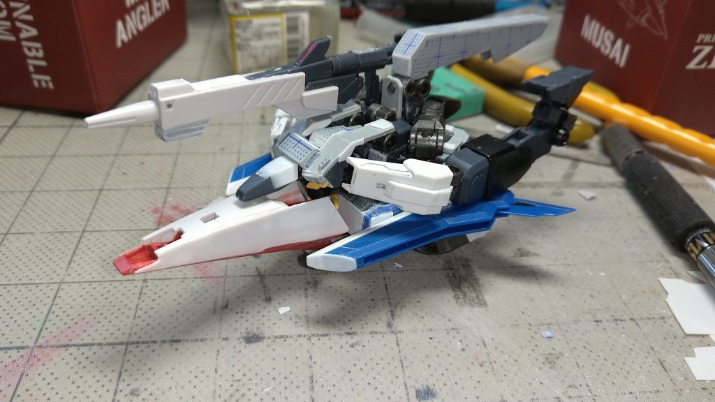 塗装前の写真です。パーツ構成がわかるかと思いますが、意外とコアガンダムのパーツも残っています。