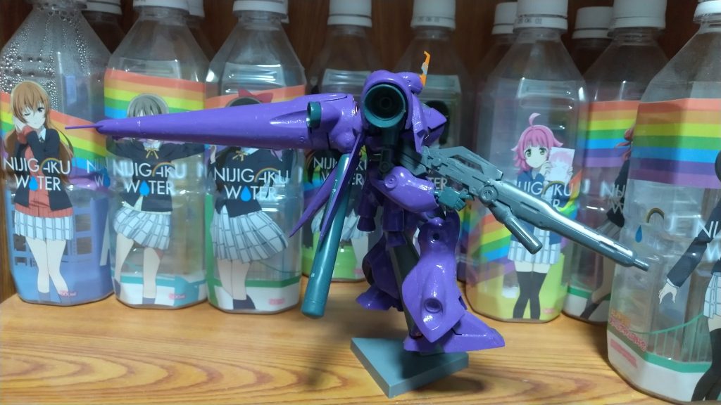 基本的にはケンプファーとガーベラ・テトラのミキシングで制作しました。ブレードアンテナはサイコ・ザクのアンテナを取り付けました。