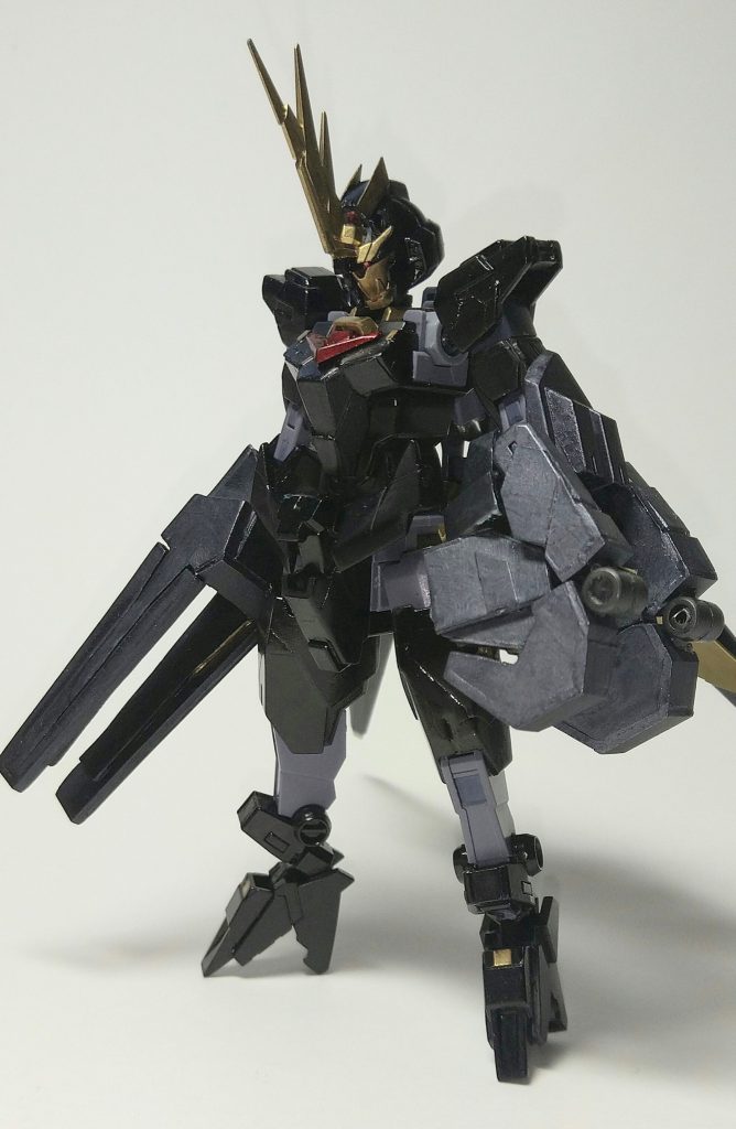 コアガンダムⅡをベースに作成。アンテナ等にはバンシィのパーツを使っていますが、前述の通り左右のアームドアーマーはフルスクラッチ、フル可動となっています。