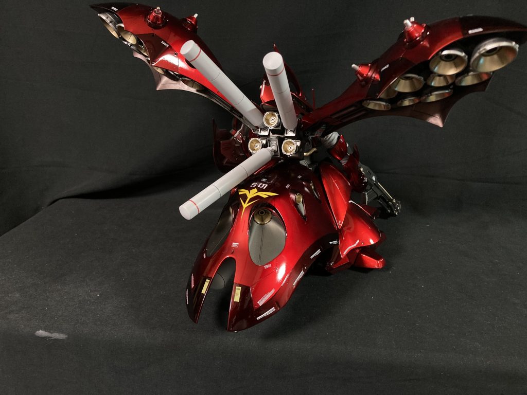 背部ショット。曲線が多いのでスジボリが大変だった記憶があります。