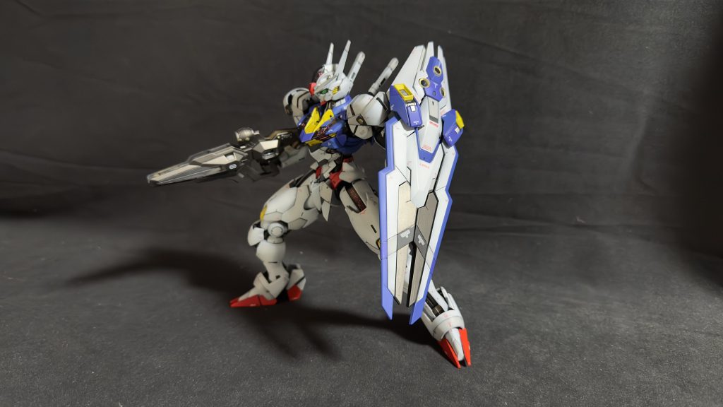 横向き盾アピール。最近のキットだけあり、とても作りやすかったです。