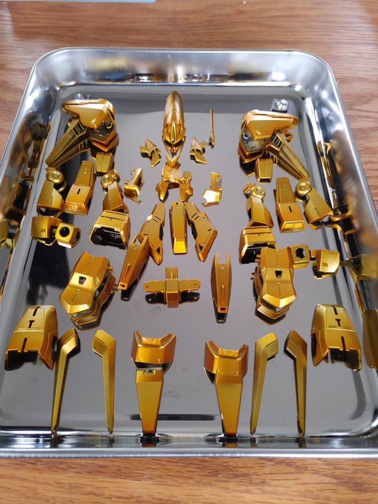 何となく並べてみたのですが、バットの色も相まって綺麗だったので載せてみます。調色したクリアイエローをグラデーションっぽく吹いてみたつもりです。