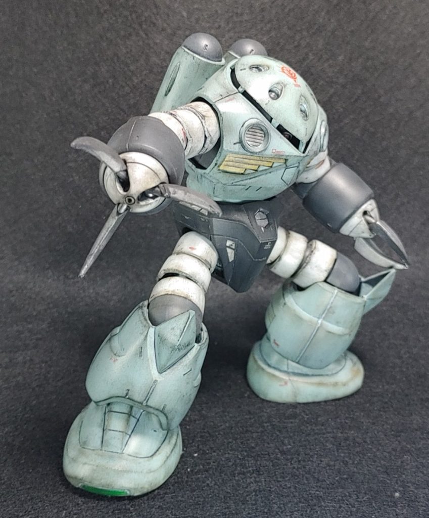 クローにもできます。モノアイは左右に稼働します。