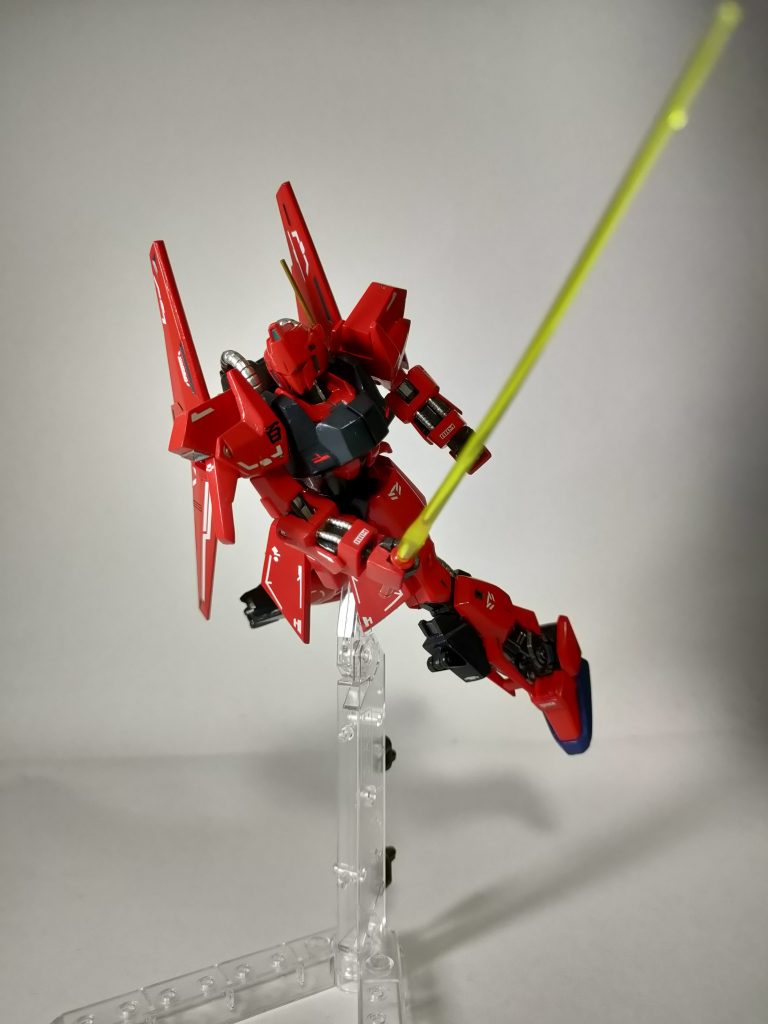 最後に斬りかかりで。今回はディテールアップよりプロポーション変更に重きを置いてみました。作成中に赤い百式がガンスタさんに何体か上がってて旬だったのかなーなんて思いました。往年のスタイルとはかけ離れましたがそこそこ形になって個人的にはお気に入りです。