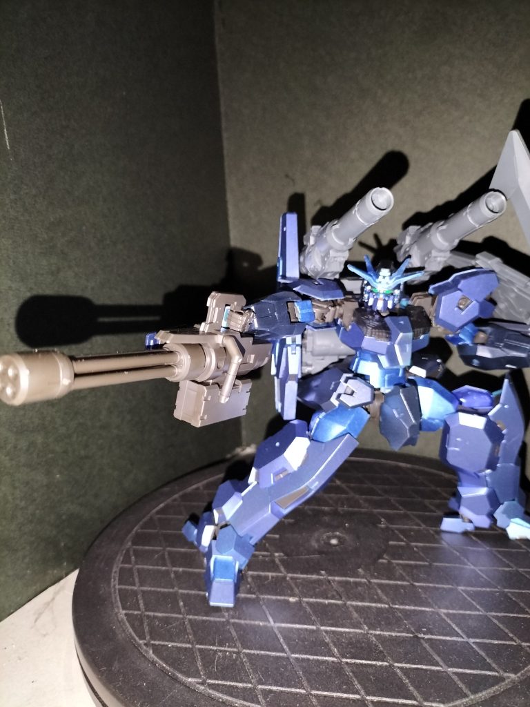 使用したマーカーガンダムメタバイオレットメタリックセットブルーメタリックセットダークブルーです。悪役かどうかは微妙ーだけどせっかくなんで…最後まで読んでくださりありがとうございますm(_ _)m