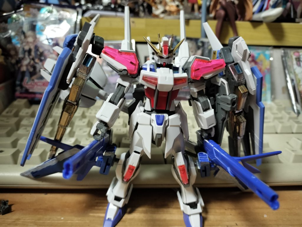 RGシステム塗装ではなく素組みのビルドストライクでエアリアルとキャリバーンの装備をつけました