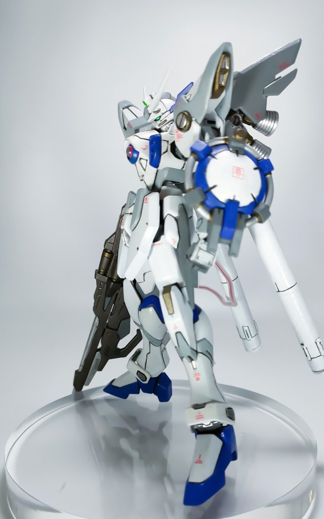 使用キットは全てHGでフェニーチェ、リナーシタ、ゼロ炎、デスティニー、シナンジュスタインです。割合で言えばデスティニーが一番パーツ多いです。シールドは30mmから。ここが一番悩んだんですが、トールギスに寄せることで解決しました。しっくりきました。