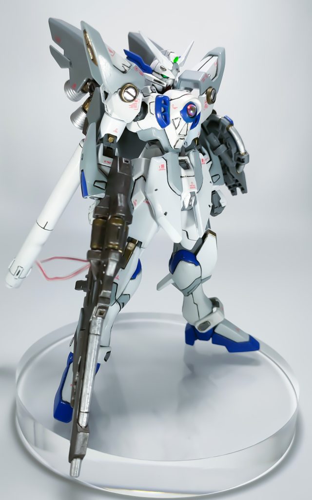 塗装は水性ホビーカラーとアクリジョンの筆塗りです。アクリジョンのアンティークゴールドはいいですね。落ち着いた色合いで重厚感あります。クリアコートしてからスミ入れ、デカール貼り。改めてつや消し吹いて完成です。と言うことでウイングゼロガンダムでした。普段はウェザリング仕上げにする事が多いのですが今回はクリーンフィニッシュに挑戦してみました。マジで難しいですね。精進します。以上です。心から閲覧感謝。