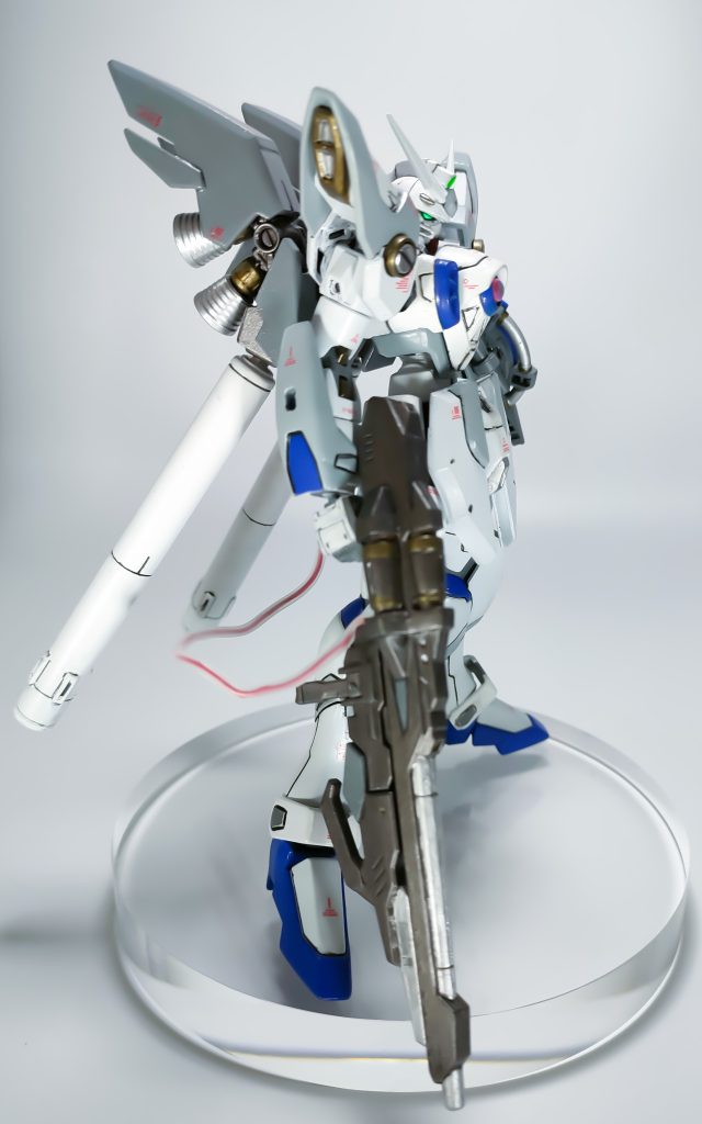 ライフルから伸びるエネルギーチューブは医療用チューブと針金を組み合わせて作りました。スプリングとはまた異なる趣で良い塩梅だと思います。