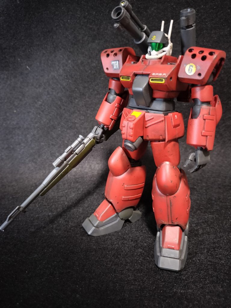 量産型ガンキャノン。こちらは前に作成したものをスカーレット隊仕様シールに貼り替えました。見た通り改造しまくりで、頭の縮小・胴の延長・腰回り縮小・大腿部拡幅などだいぶキットとは違うプロポーションになってます。