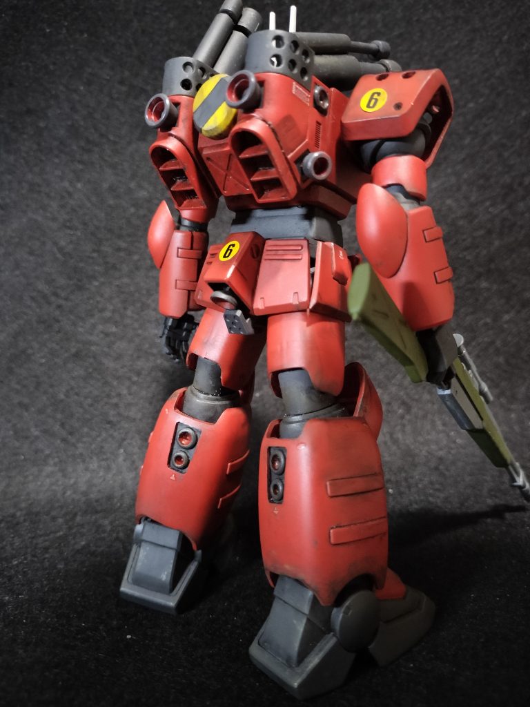 量産型ガンキャノン背面。排気口の網貼り、肘修正、肩などカバー穴開けなど、とても改造しがいのあるキットでした。今回、ジムコマンドとスナイパーⅡが揃ったので埃払って再登場となりました。