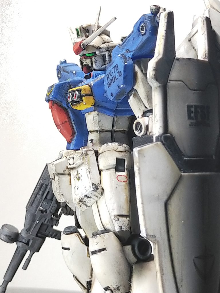 部分塗装はバーニア部分等一部‥水性塗料を使用しています。ウエザリングはリアルタッチマーカーを使用。水転写デカールも0083汎用の物を使っています。スポンジピッチングやドライブラシの後に無光沢のトップコート。昔の無骨な感じのロボット感満載のキットでした。最後までお付き合いありがとうございます。