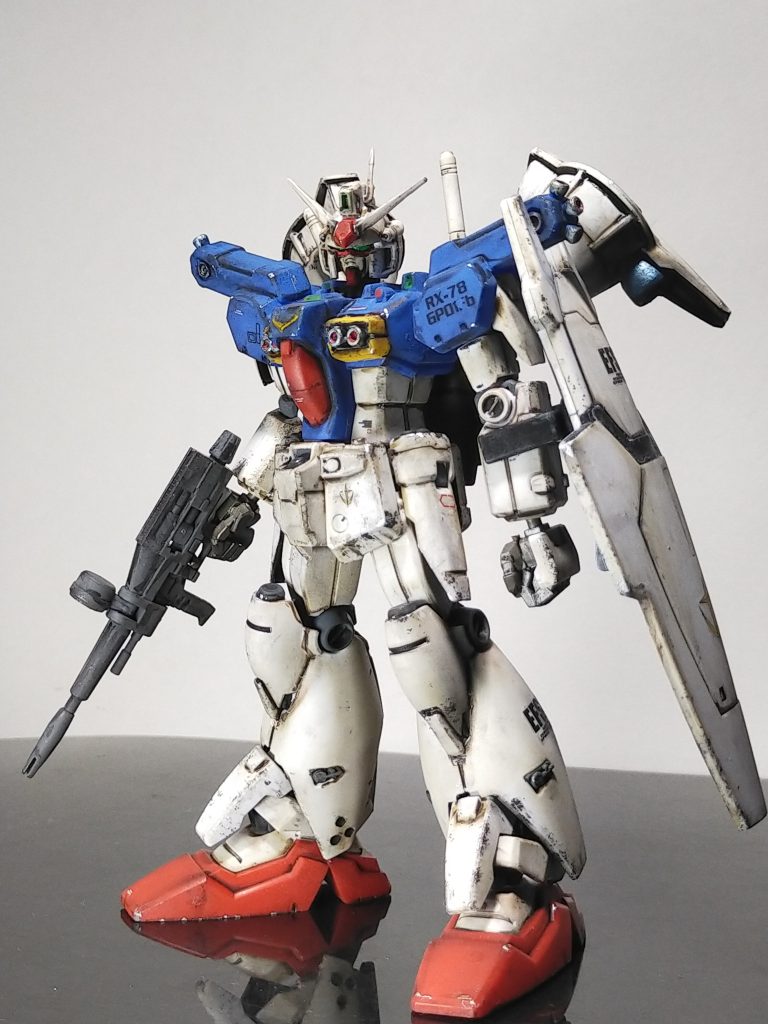 大分古いガンプラなので、今風のスラリとした物に改修したいと思っていましたが、そこまでの気力が出せず首の延長だけで断念。顎が引けるだけで大分印象が変わリました