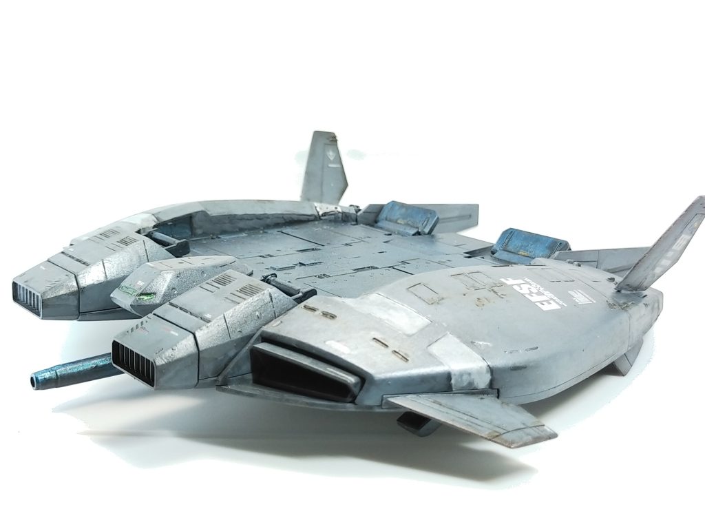 ベースジャンパーも同様に黒サフからメタリックブルーとグレーを使用。こちらも水転写デカールの後にパールクリアを塗布後に反光沢のトップコートをしています。ベースジャンパーは使いまわしする事もあるだろと、少し汚し気味に塗装をしてみました。