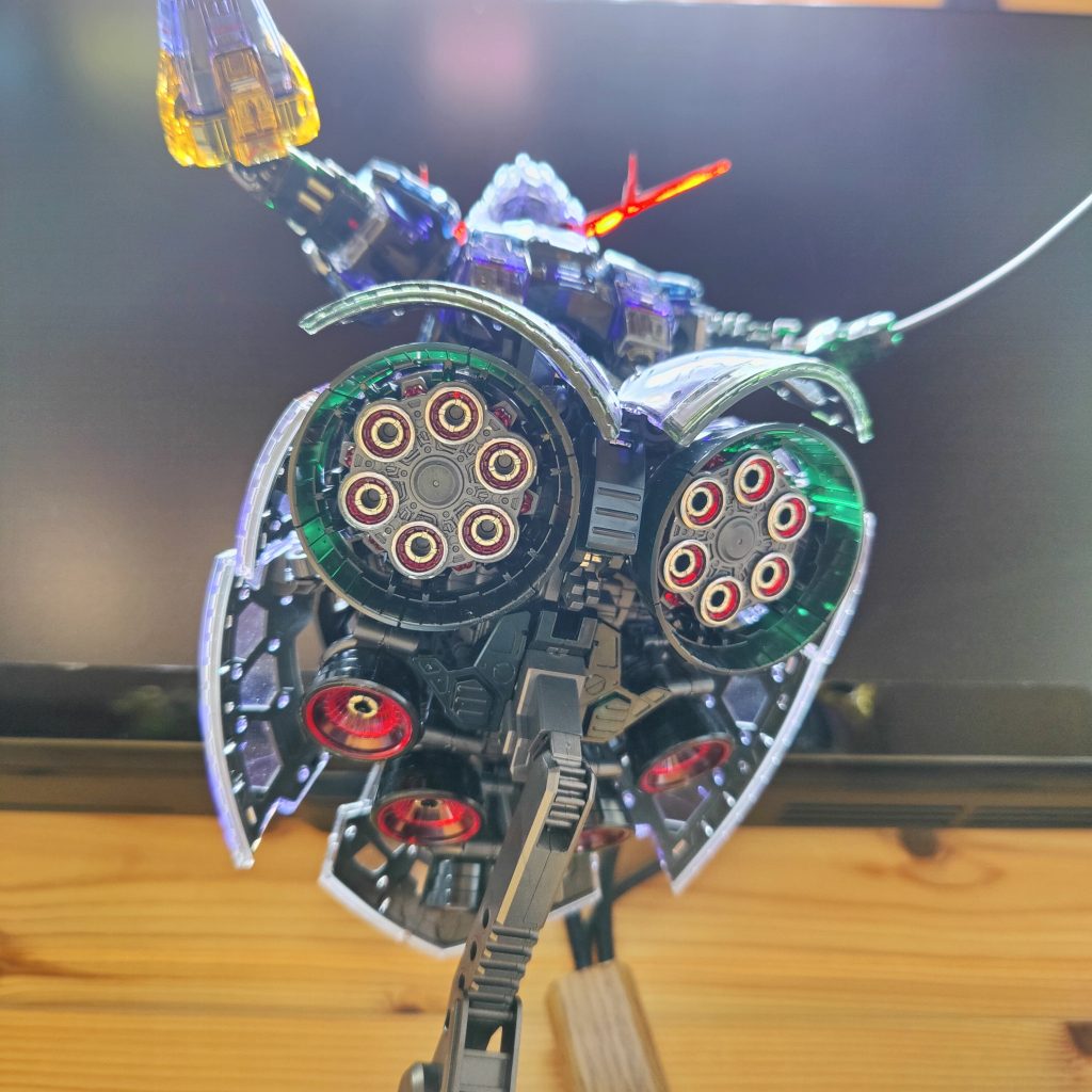 ジオングは下から見るのが良いですね!スラスター類が萌えますw