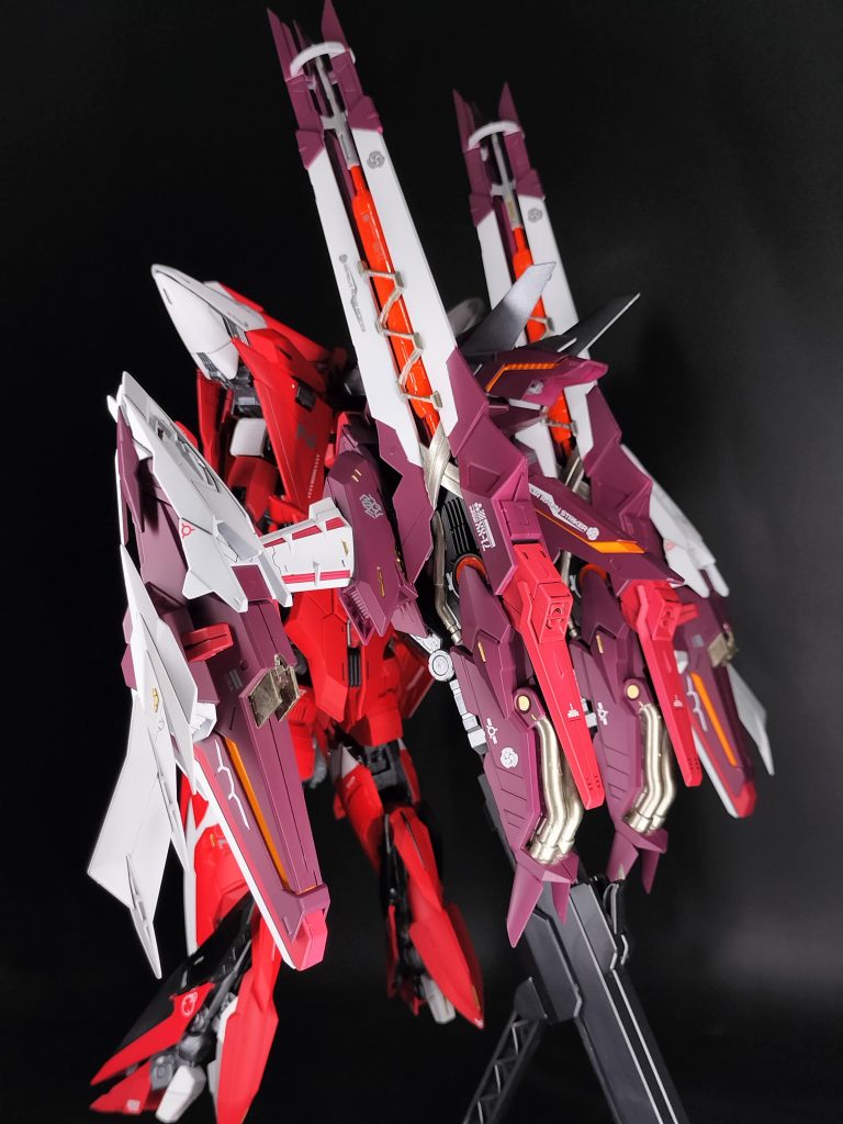 ライジンストライカーもジャスティスのものをイメージして塗装しています。