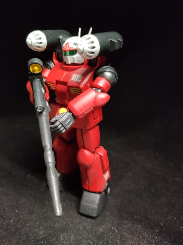 胸元や足には付属のナンバーシールのみ。その他デカールは無し。スプレーミサイルポッド装着バージョン