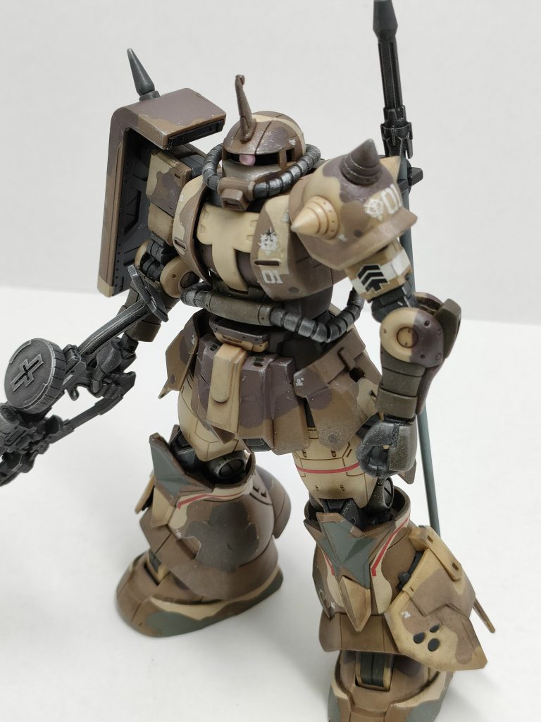 下腿の内側のデカールはメッチャ浮きました😭でも迷彩デカール貼り終えた後の達成感は半端ないですw存在感良き!!