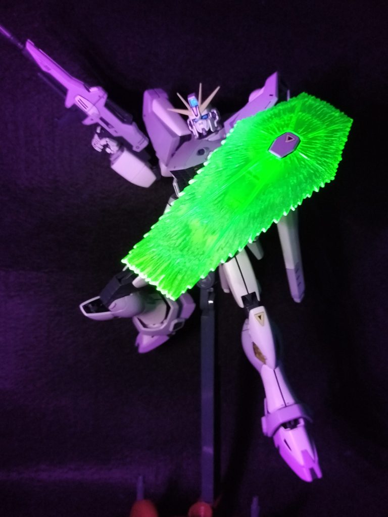 ABS部分は割れるくらいならとプランプランになるまでクリアランスをとって、何事もなく塗装まですますことができましたが、なんせ20代の頃の代物なので外装部分がどこを接着したか見当もつかず、バラす時にコナゴナになったパーツもチラホラ…この修復に時間の大半を費やしましたねwおかげでよく見ると形状が違うところがありますww