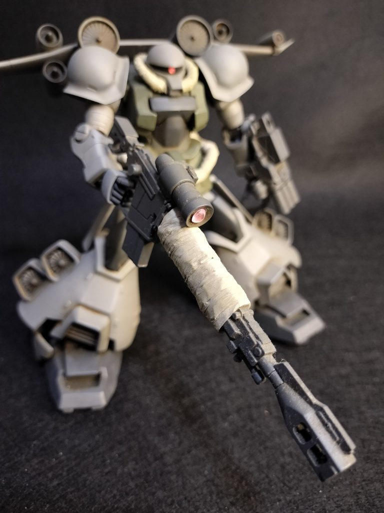 狙撃ライフル。ザクの対艦ライフルをショートバレルにしたものです。高空での凍結防止のため、布巻防護してます。