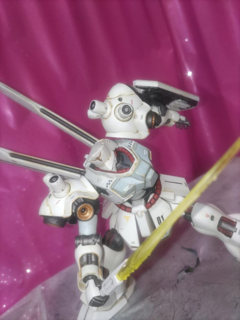 実は肩関節のボールジョイント受けを『関節技』に交換し、ボールジョイントをウェーブのものに交換し、引き出し関節にしております😅