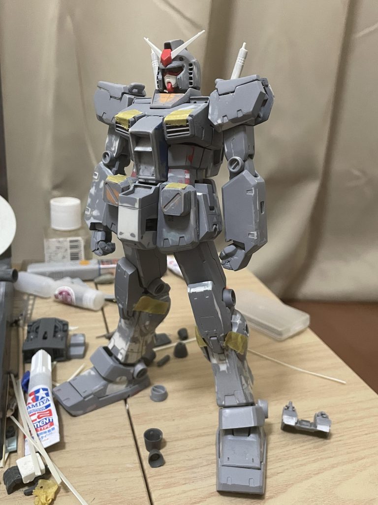 サーフェイサーを吹いても削って、盛っての繰り返しが、まだまだ続きます。最後まで見て頂き有難うございます。