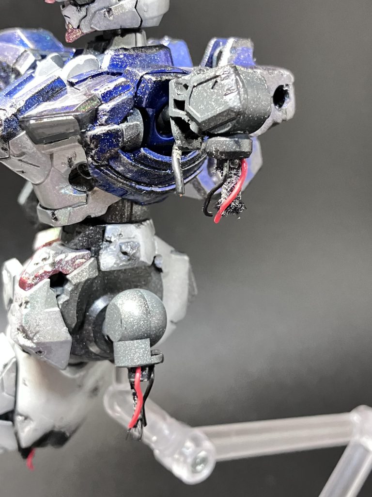 ケーブル類はハイキューパーツのメッシュワイヤー、余ってたリード線、極細のスピーカーケーブルを使ってます。