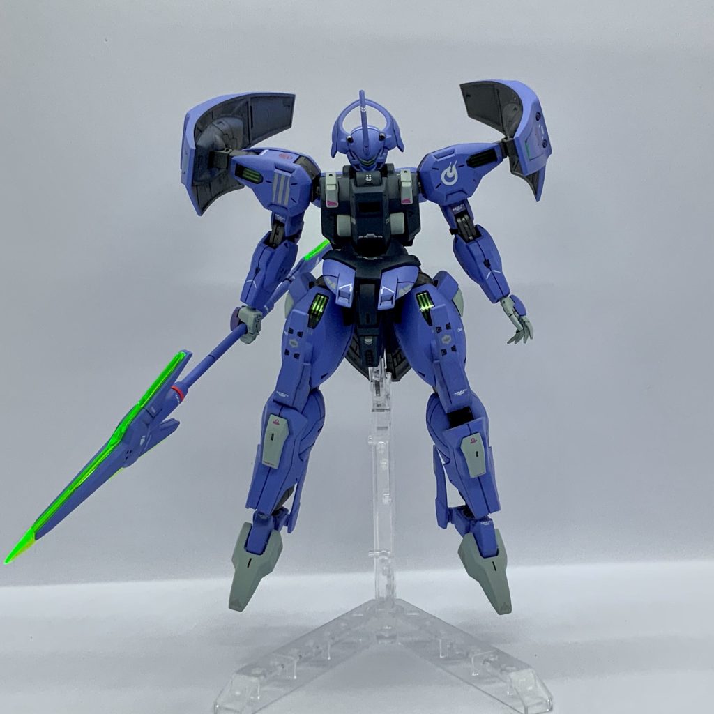 使ってみたかった色を試してみようということで、メインカラーをガイアノーツのミリオンブルーに。紫っぽいメインカラーとポイントごとの緑で某初号機っぽいカラーリングに(笑)