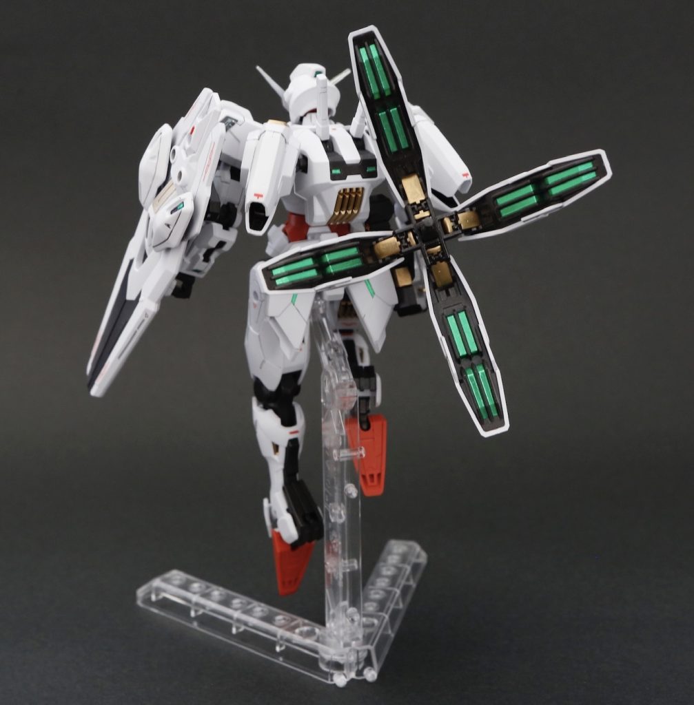 黄色パーツはタミヤのゴールドリーフで、他の基本色は成形色です。加えて、全体的にちょこちょこ金のアクセントを入れてます(ホルダーの制服を念頭に)。