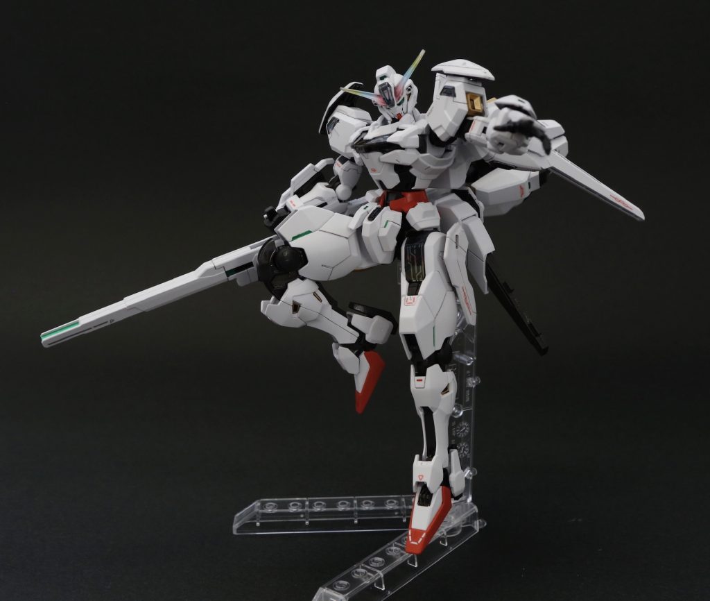 ビットオンフォーム。股関節は逆付けで足を少し伸ばしてます。平手はRG νガンダムから拝借。