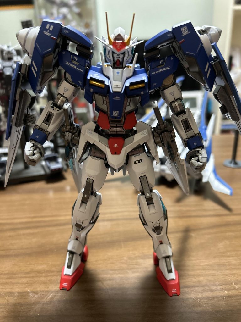 ダブルオー専用の水転写デカールは無い?ので先人達からパクりつつ貼りたくりました。