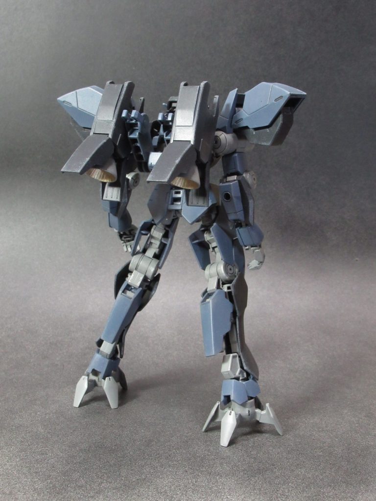 背中のアックスが無かったのでバイアランの余剰パーツで。