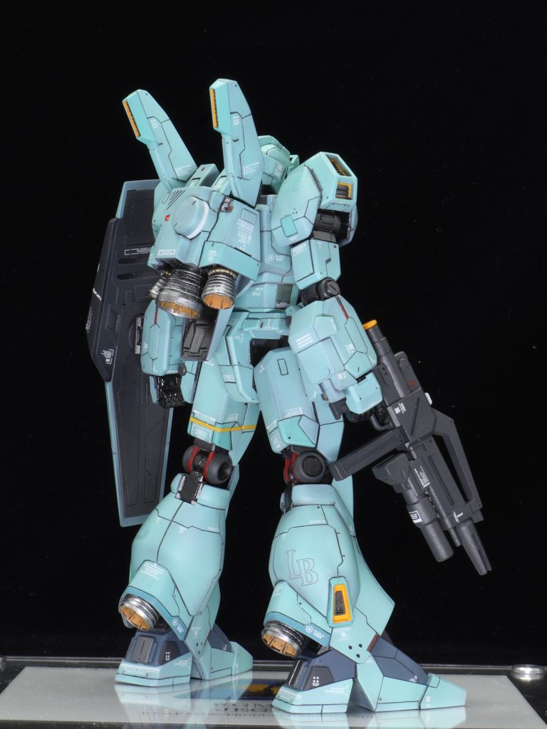 全身をぐるっと主な改修ポイント・首延長・上腕短縮・腰延長・太股の大型化 太股の大型化は横の幅増し、延長に加えて、前面を盛って装甲の厚みを出しました。