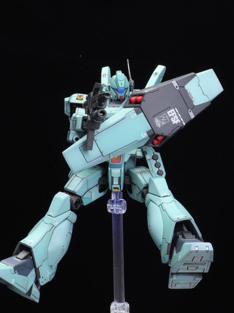 シールドのパネルラインは良い感じに引けました