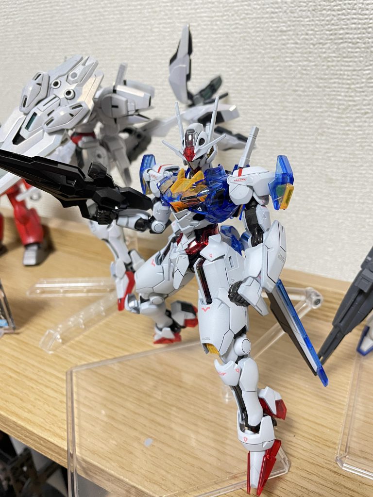 ホワイトにはパールとかクリアホワイトとか色々重ねてますがよく分からんですな…