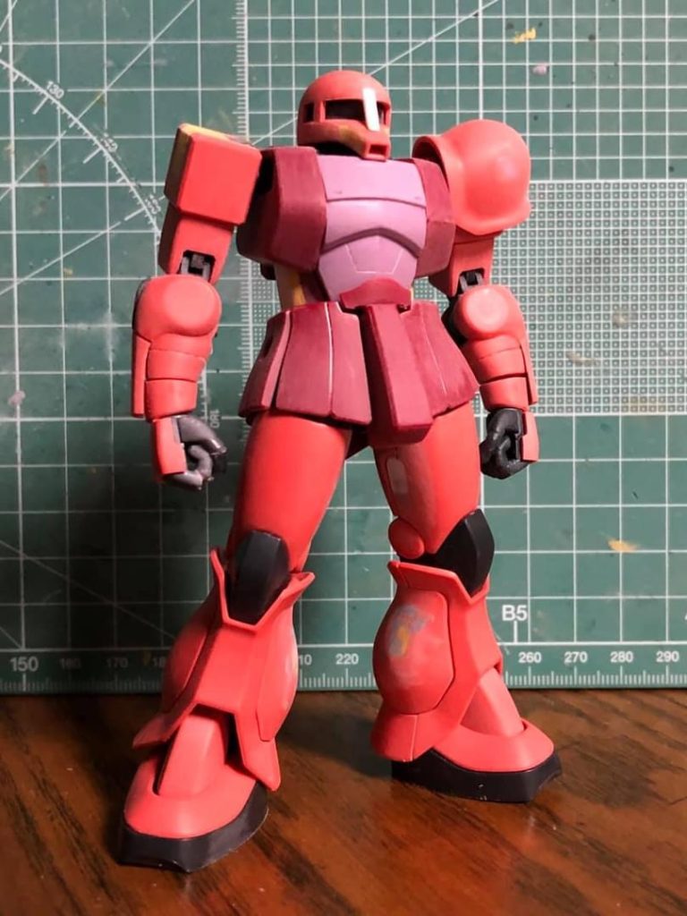 胸の提供者は黒い三連星様のようです🤔あ、そうだ！ 動力パイプを撤去したら、腰回りが寂しくなってしまったので、健康診断の腹囲測定に引っかからない程度にボリュームアップしてあります。