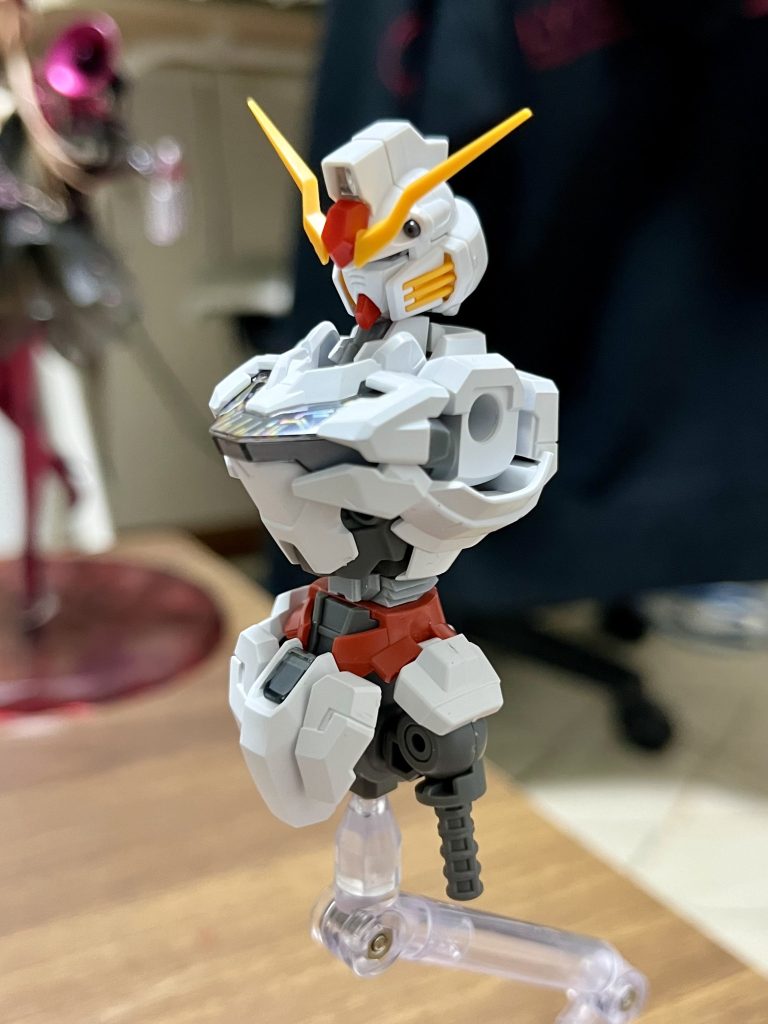 胴体はプラ板等で延長加工&蛇腹風ディテールを施しています。