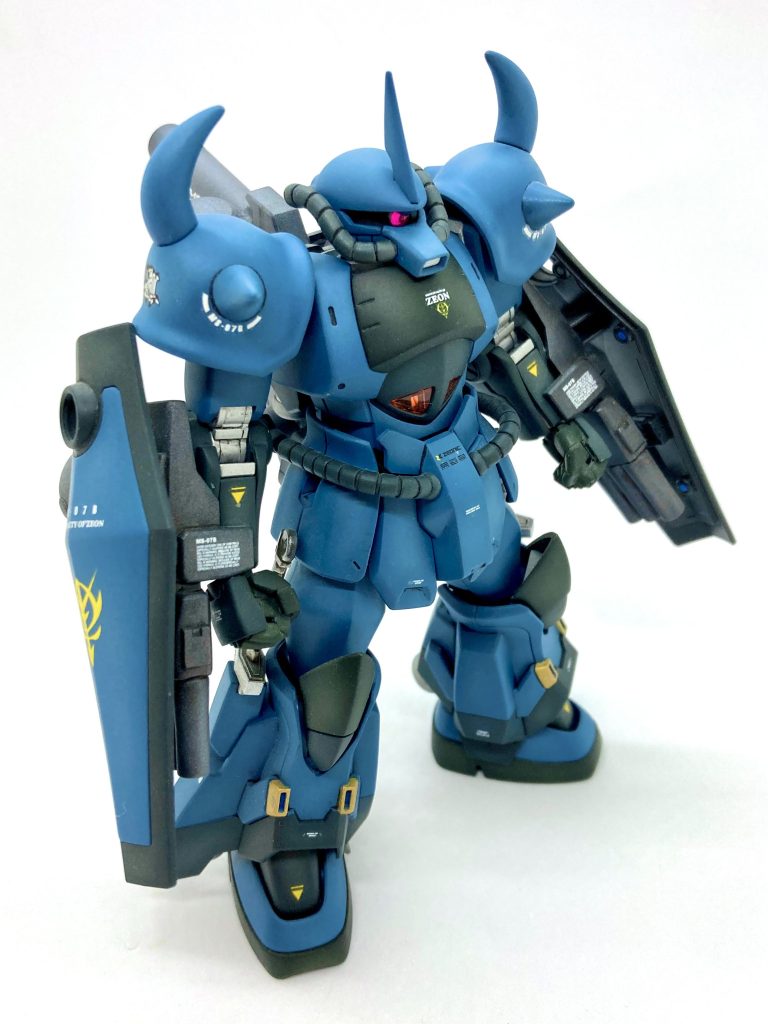 あと、バルカンのデザイン以上にその取り付け位置が気になったんですよ〜  いわゆる「ガワラ曲げ」ができないキットは… 前腕の背面に武器を取り付けると、肘を曲げたときに武器は横じゃなく、下に付いてるんですよね。肘を曲げた状態で武器が横にくるようにするためには、前腕の側面に武器をもってくるのが正解かとd(￣ ￣)