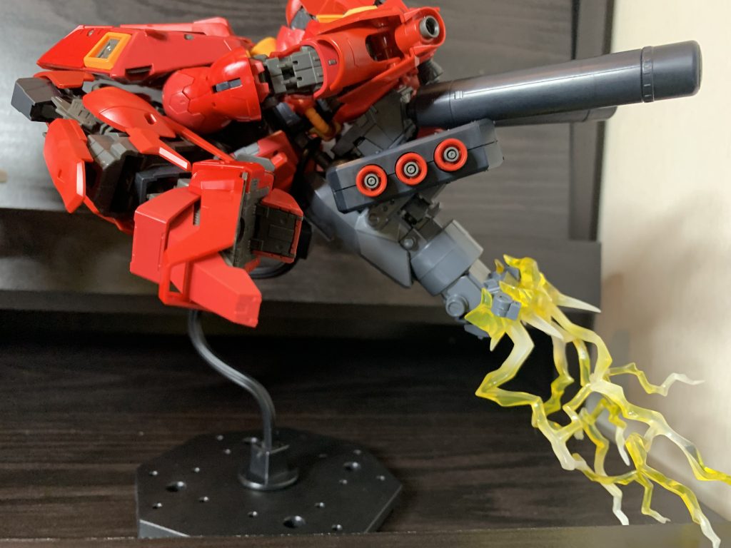 武装も込みで変形できたので満足です。初制作なので記念に投稿させていただきました。お目汚しかと思いますが、ご容赦ください。