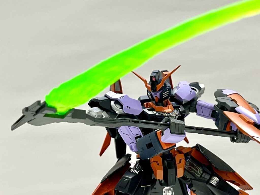 メインウェポンはデスサイズ(EW)同様ビームシザースです。