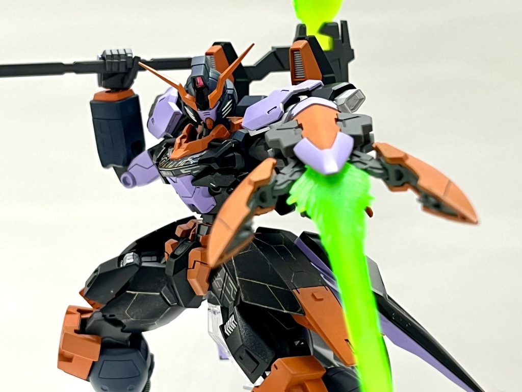 サブウェポンもデスサイズ(EW)同様ですが、GUND技術により一応ガンビットとしても機能するという設定です。